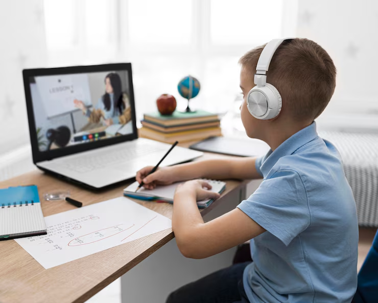 How to Transition to Online Schooling: Is it Right for You? 1