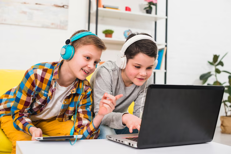 Online Learning Meets Social Media: A New Era of Education 3
